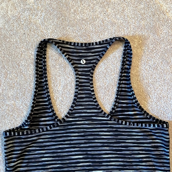 Medium black and gray Xersion fitted active tank - Picture 5 of 5